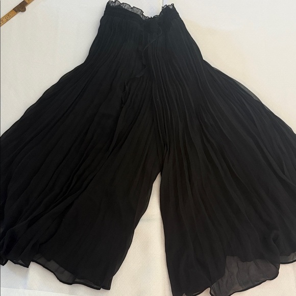 Zara Elegant Black Pleated Women's Culotte Pants. Size XS - Picture 1 of 4